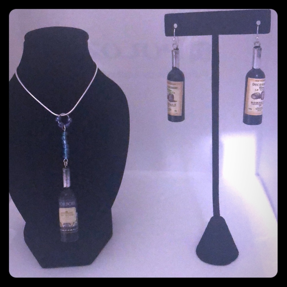 Wine jewelry set